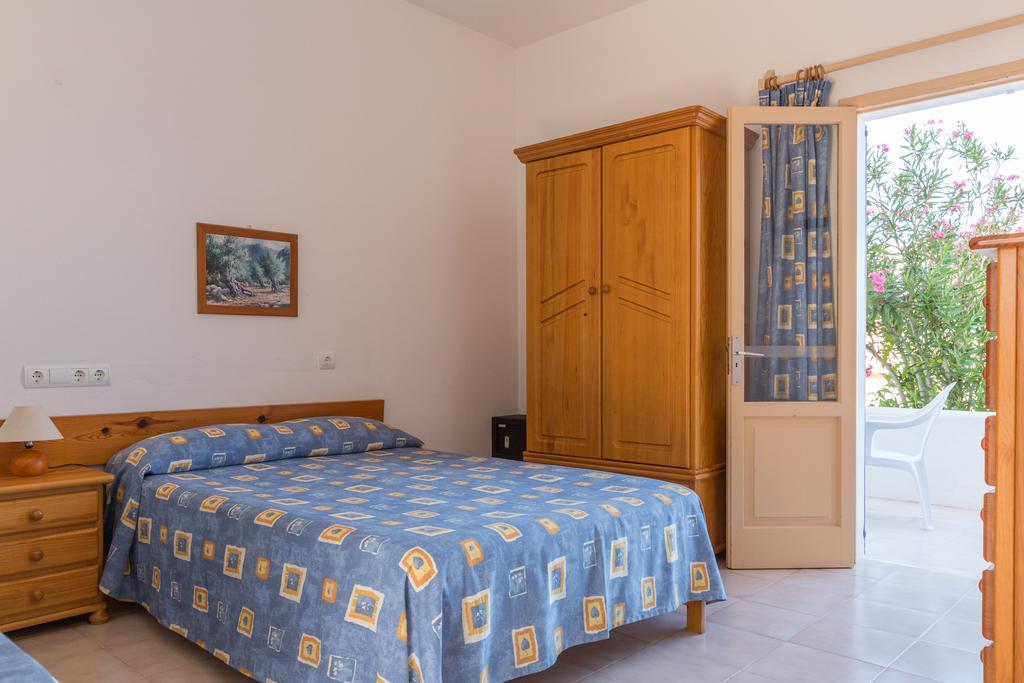 Hostal Mayans Es Pujols Ngoại thất bức ảnh
