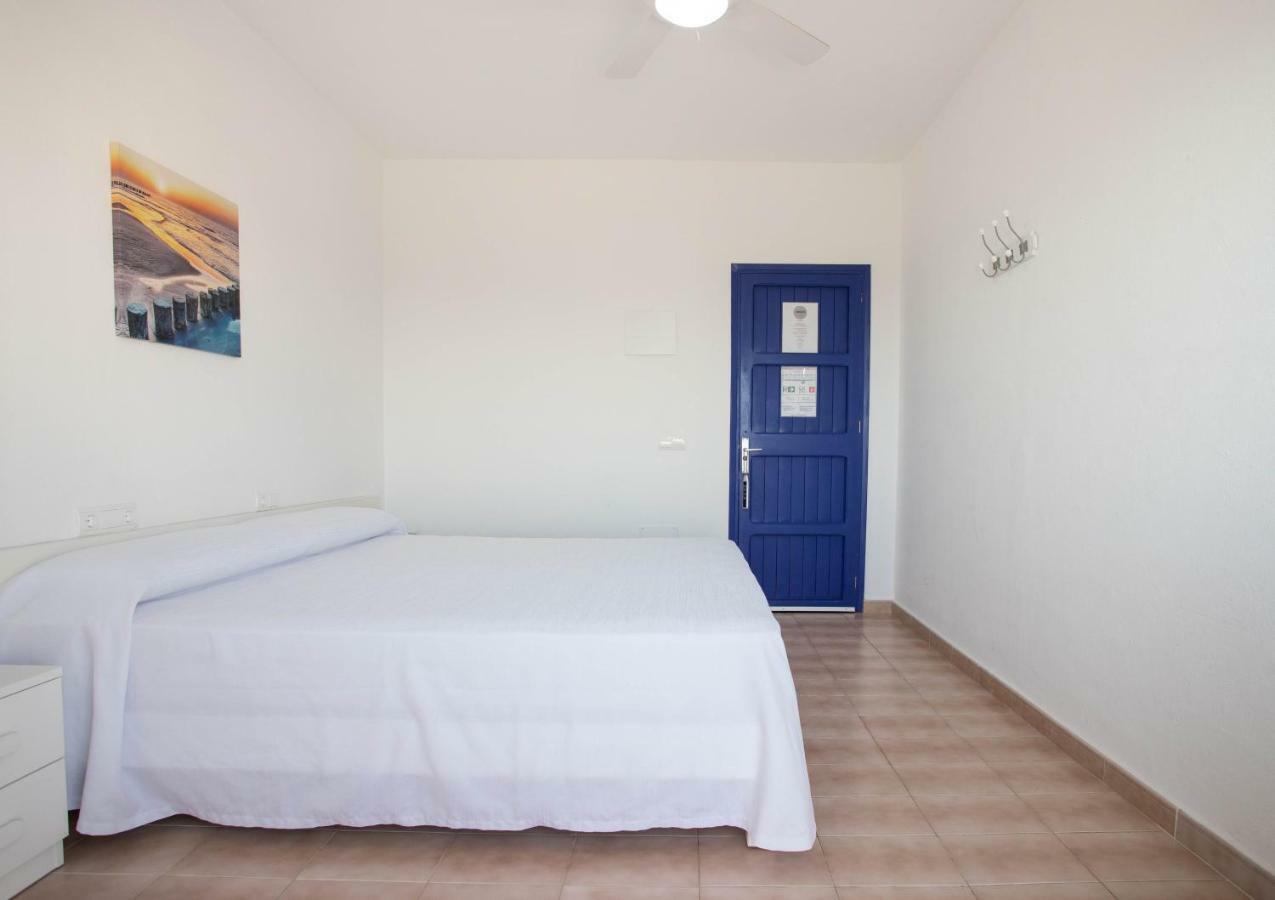 Hostal Mayans Es Pujols Ngoại thất bức ảnh