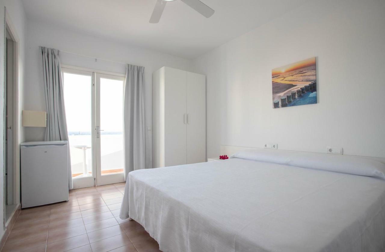 Hostal Mayans Es Pujols Ngoại thất bức ảnh